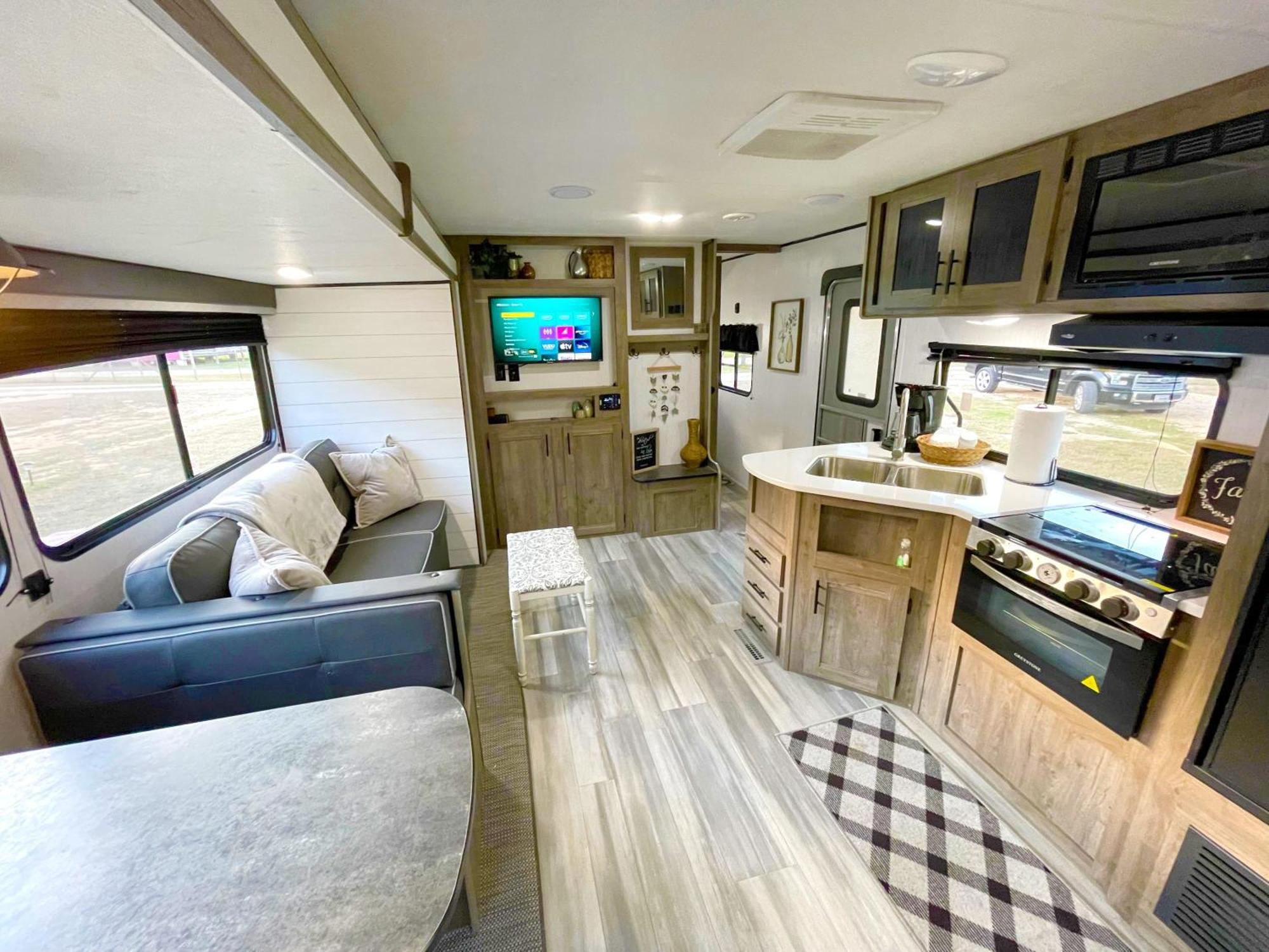 ניו בראונפלס Rv Located On Private Property, Providing Access To The Guadalupe River, Accommodates Up To 5 Guests מראה חיצוני תמונה